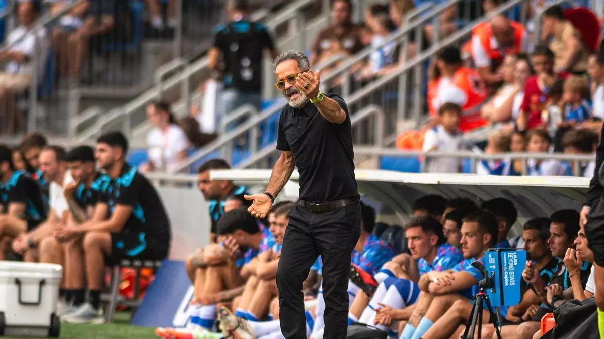 Álvaro Cervera, autocrítico con el CD Tenerife tras el empate ante el Cádiz: "Han hecho lo que querían y nosotros estamos mal"