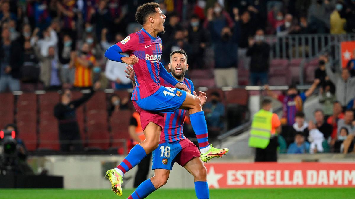 Coutinho celebra su tanto ante el Valencia