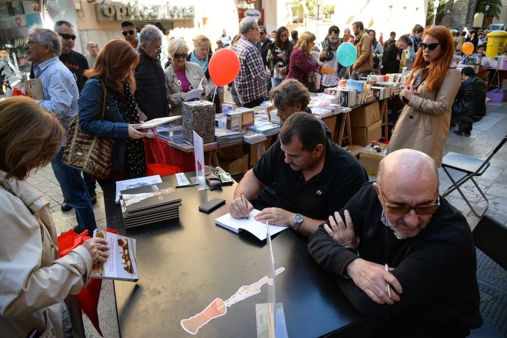 Palma se viste de libros por Sant Jordi