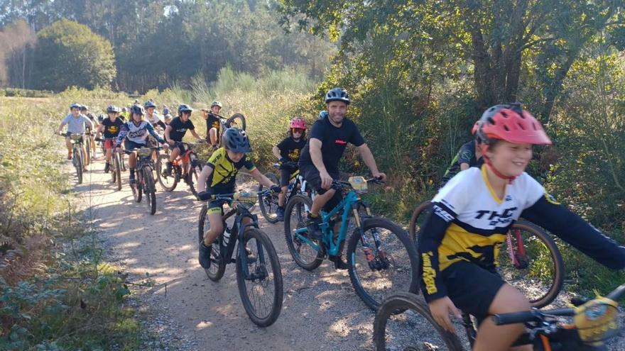 Alumnos de la escuela durante una de sus actividades recientes.   | // FDV