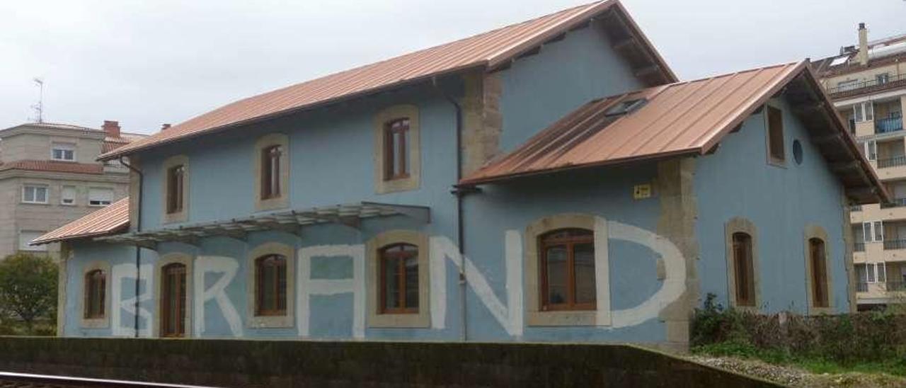 El edificio del Museo del Ferrocarril de Vilagarcía. // Noé Parga