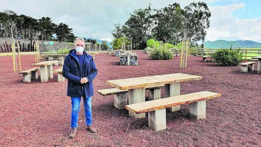 El concejal José Luis Hernández, en el nuevo espacio recreativo