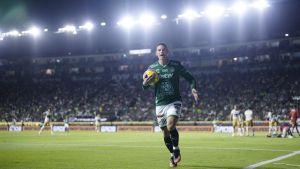 James Rodríguez, con el León
