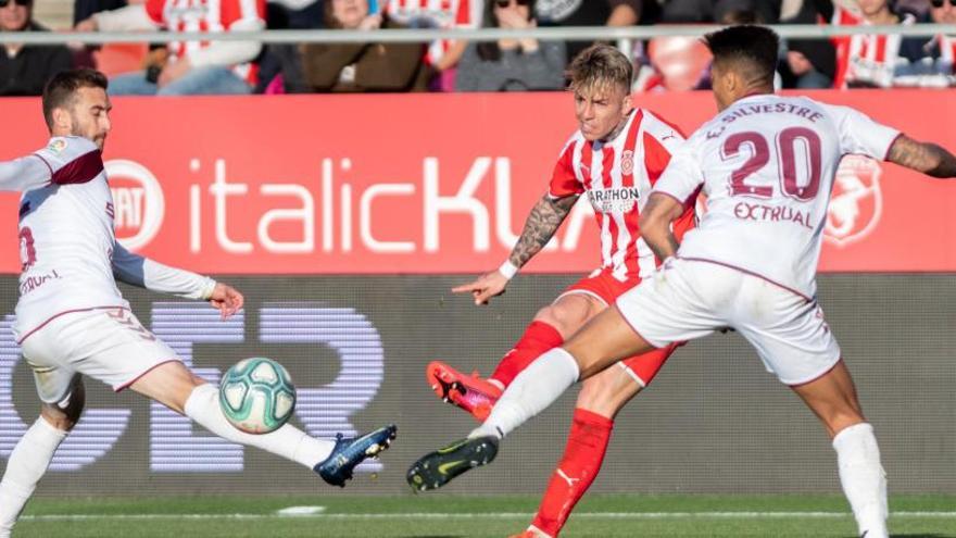 Jugada durant el partit disputat entre el Girona i l&#039;Albacete