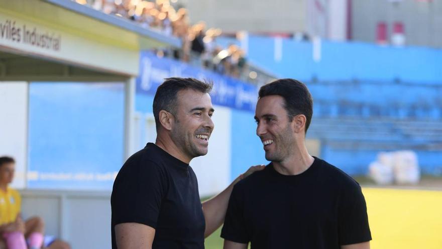 Yago Iglesias, tras su primera victoria en el banquillo del Avilés: "Creo que va a ser la primera de muchas buenas tardes que nos va a dar Natalio"