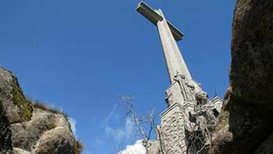 El PP acepta &quot;despolitizar&quot; el Valle de los Caídos, que honrará a todas las víctimas de la guerra civil y la represión