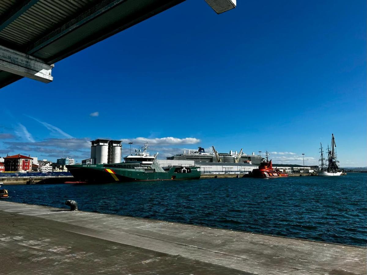 Los barcos Duque de Ahumada, Christian Radich y María Pita en el muelle de Calvo Sotelo de A Coruña