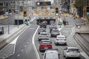 Embussos al túnel de Glòries: l’ajuntament no espera «millores significatives» del trànsit