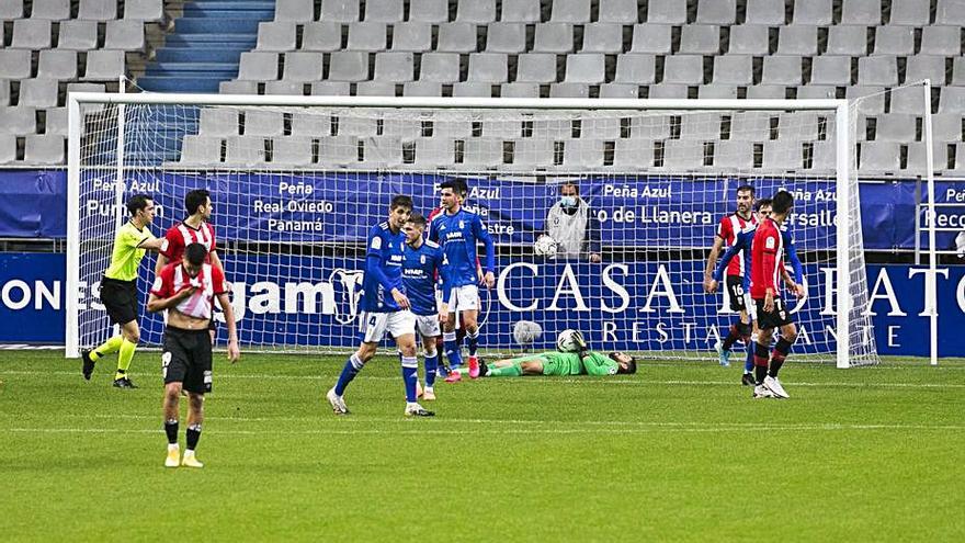 Una imagen del Oviedo-Logroñés de la primera vuelta. | Irma Collín