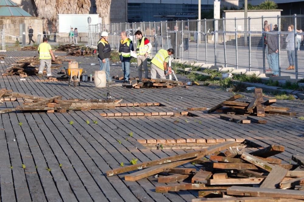 Los operarios trabajan en las catas periciales