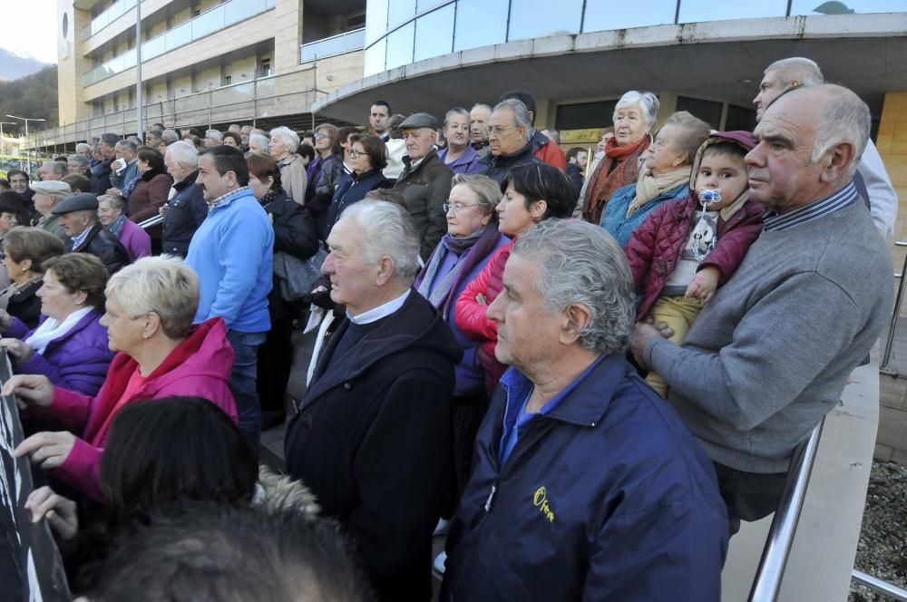 Protesta contra el cierre del geriátrico de Felechosa