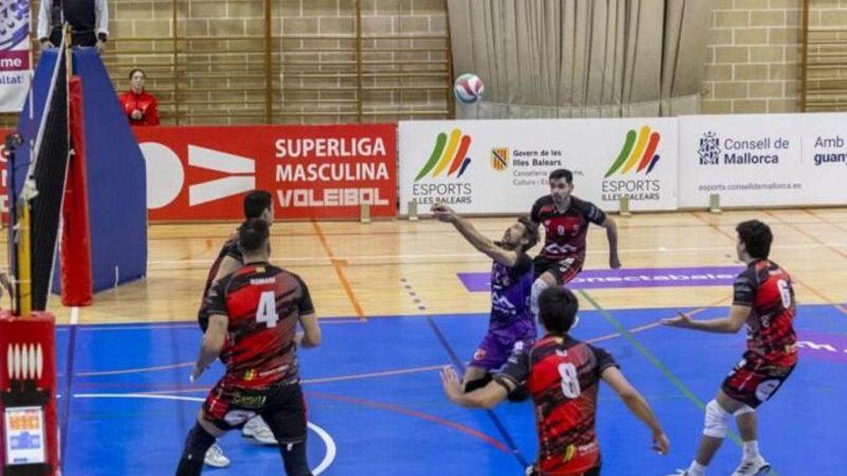 Recepción del Manacor en un ataque rival.