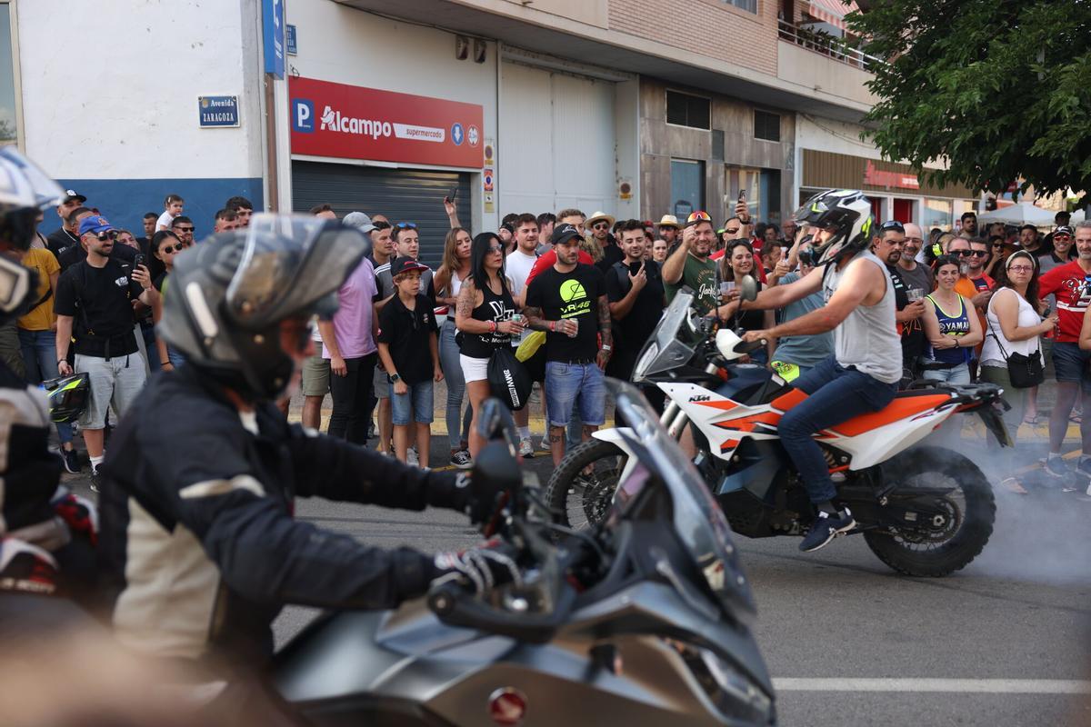 En imágenes | Alcañiz resuena con el ruido de las motos en un ambiente de gala