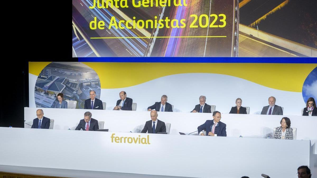Imagen de la presidencia de la Junta General de Accionistas de Ferrovial.