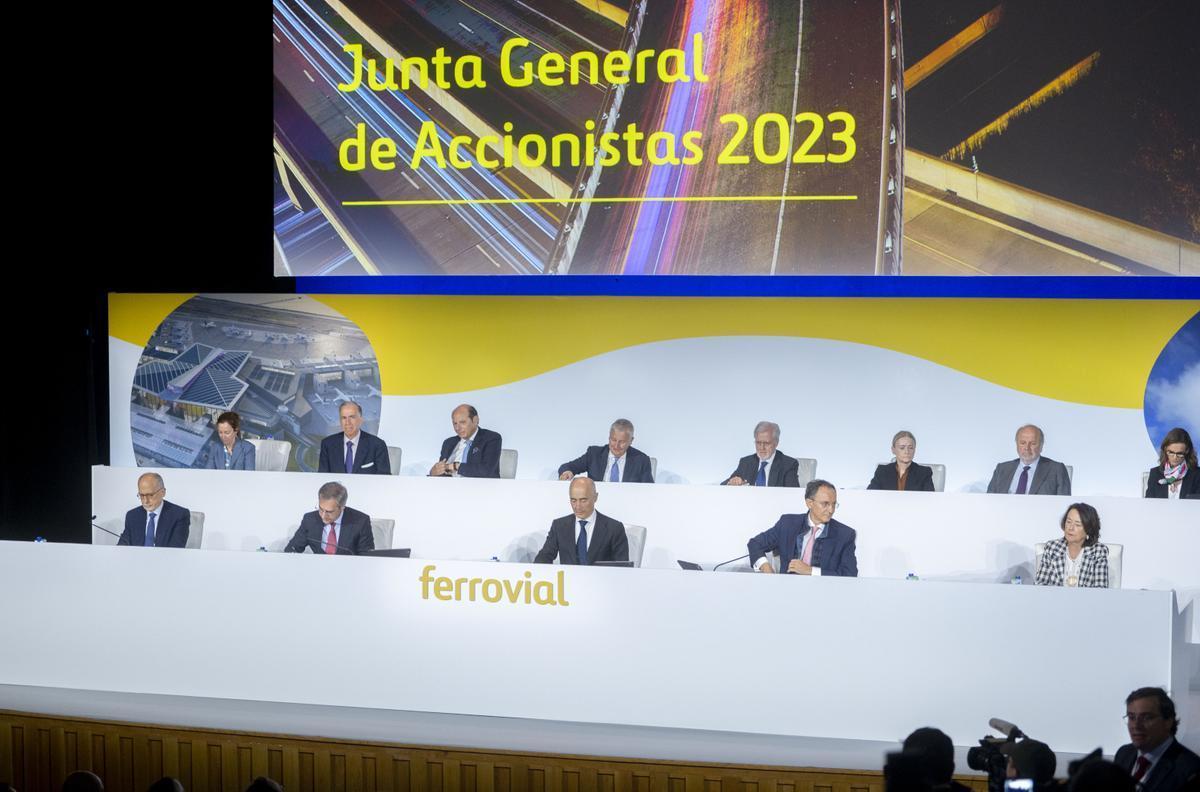 Imagen de la presidencia de la Junta General de Accionistas de Ferrovial.