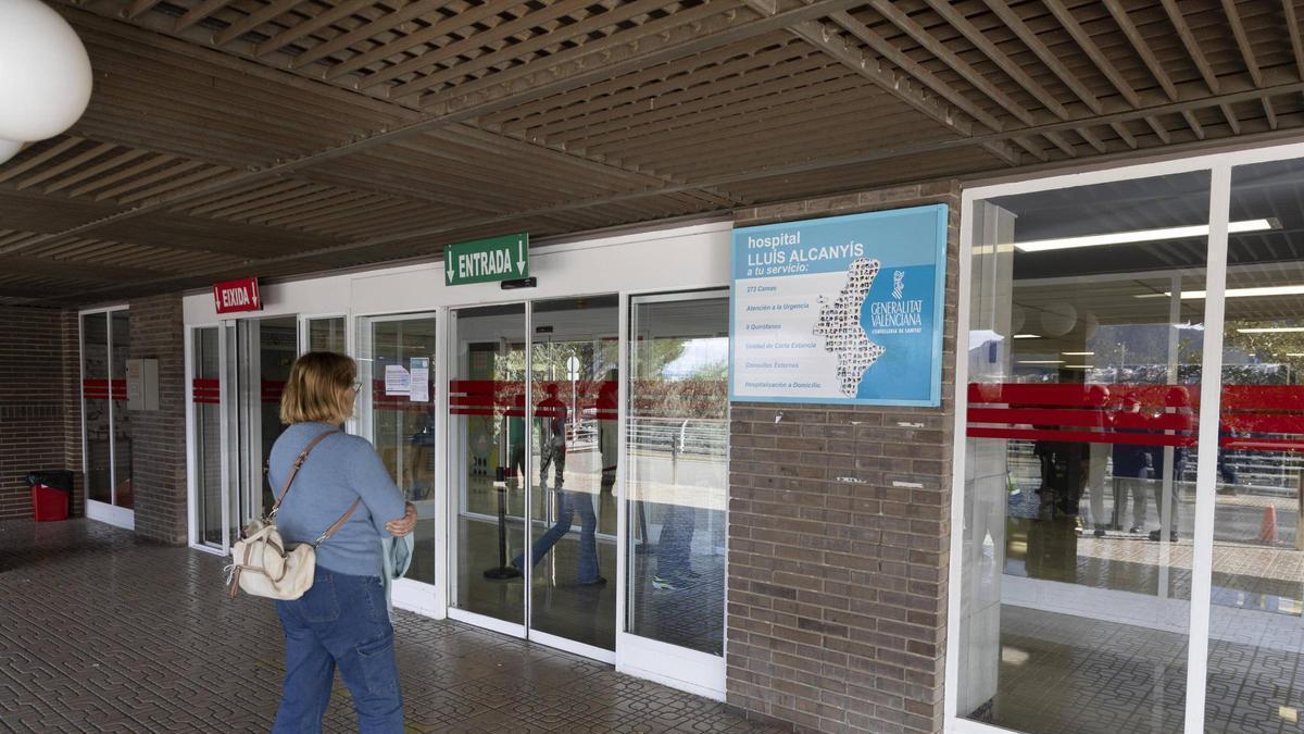Entrada del hospital Lluís Alcanyís de Xàtiva.