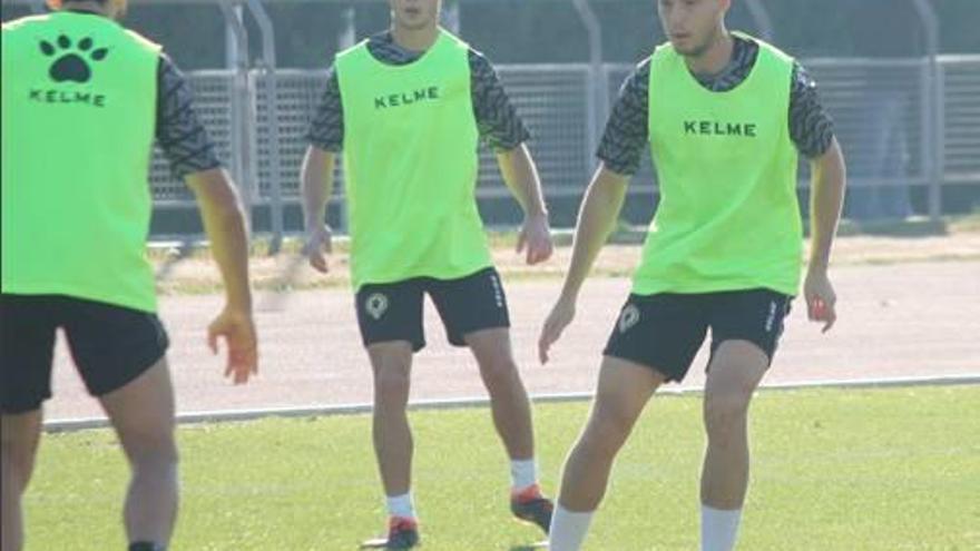 Pablo Íñiguez, ayer junto a Nani en el entrenamiento.