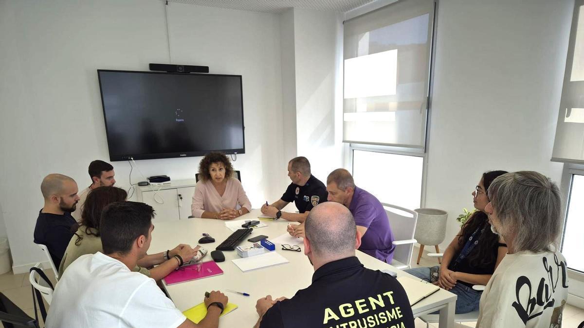 Reunión de las instituciones para tomar medidas sobre el intrusismo del alquiler ilegal.