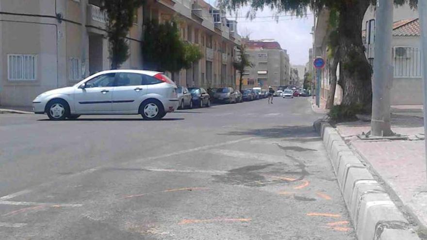 Un hombre de 70 años muere al colisionar su motocicleta con un turismo en Torrevieja