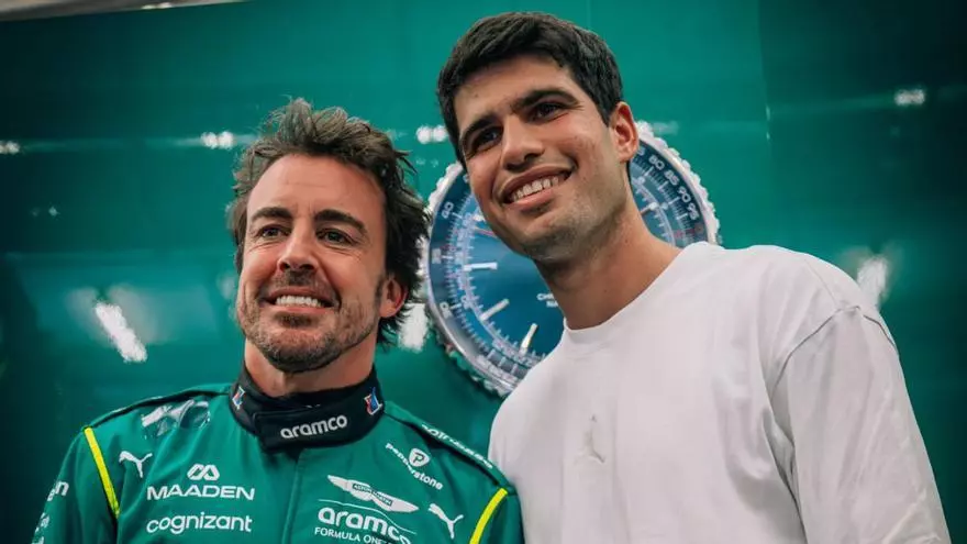 Alcaraz visita a Alonso y a Sainz antes de debutar en el torneo de Doha