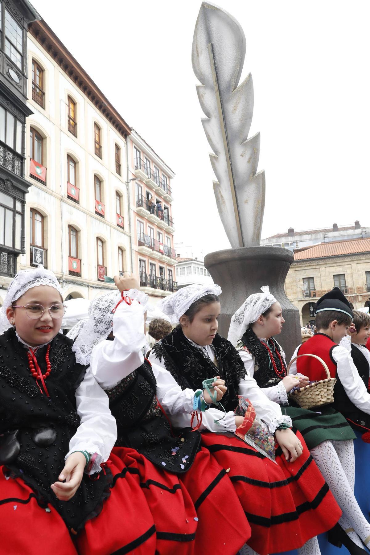 EN IMÁGENES: El desfile de carrozas del Bollo en Avilés