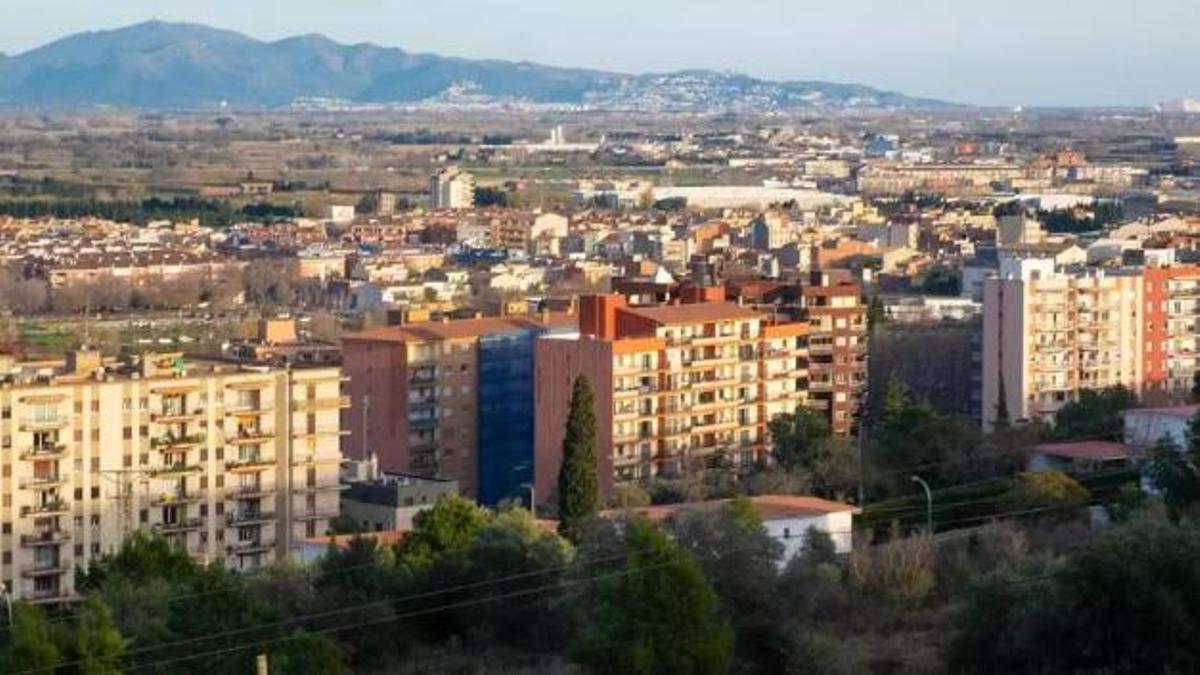 Una imatge de Figueres on la fundació busca pisos.