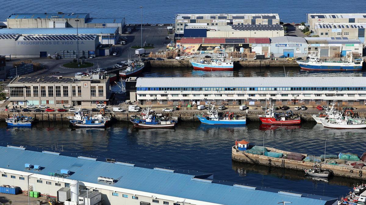Barcos atracados en el puerto vigués de O Berbés.