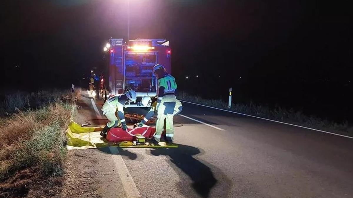 Imagen de archivo de una intervención de los bomberos en un accidente de tráfico.