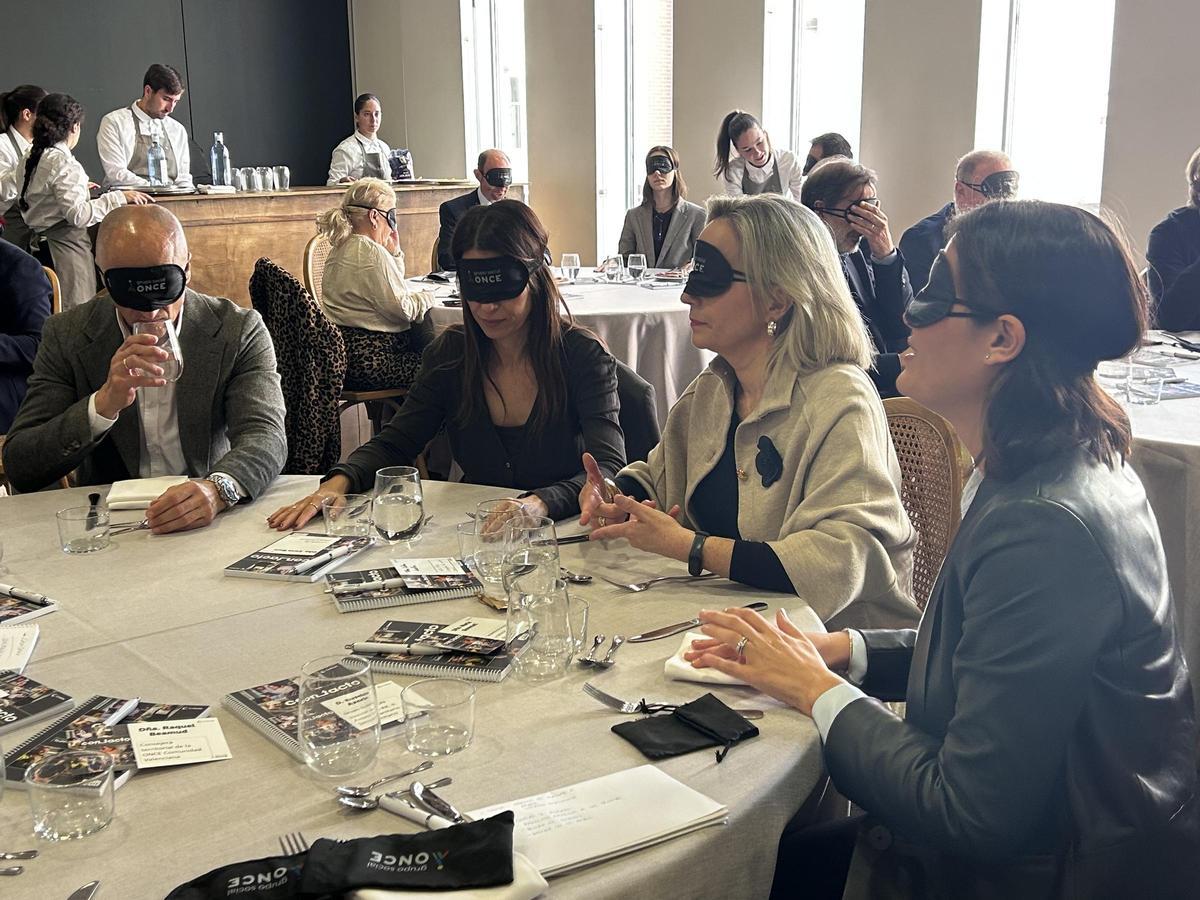 Varias ediles del gobierno municipal participaron en la experiencia promovida por la Fundación ONCE en Elche