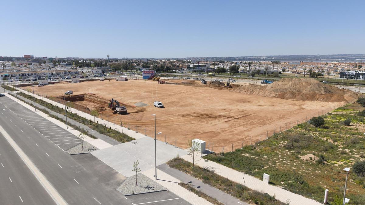 Arrancan las obras de la nueva tienda de Bauhaus en Torrevieja Arrancan las obras de la nueva tienda de Bauhaus en Torrevieja
