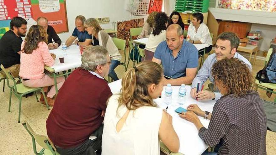 Un momento de la reunión de Illes per un Pacte.