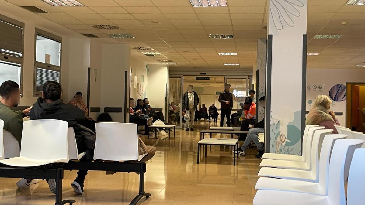 La sala de espera de urgencias del hospital Miguel Servet de Zaragoza, este martes.