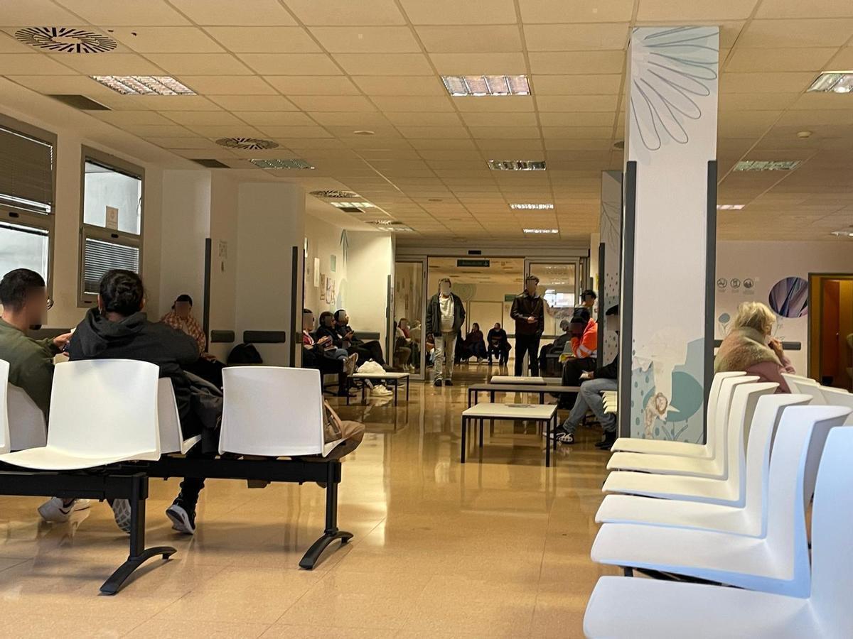 La sala de espera de urgencias del hospital Miguel Servet de Zaragoza, este martes.