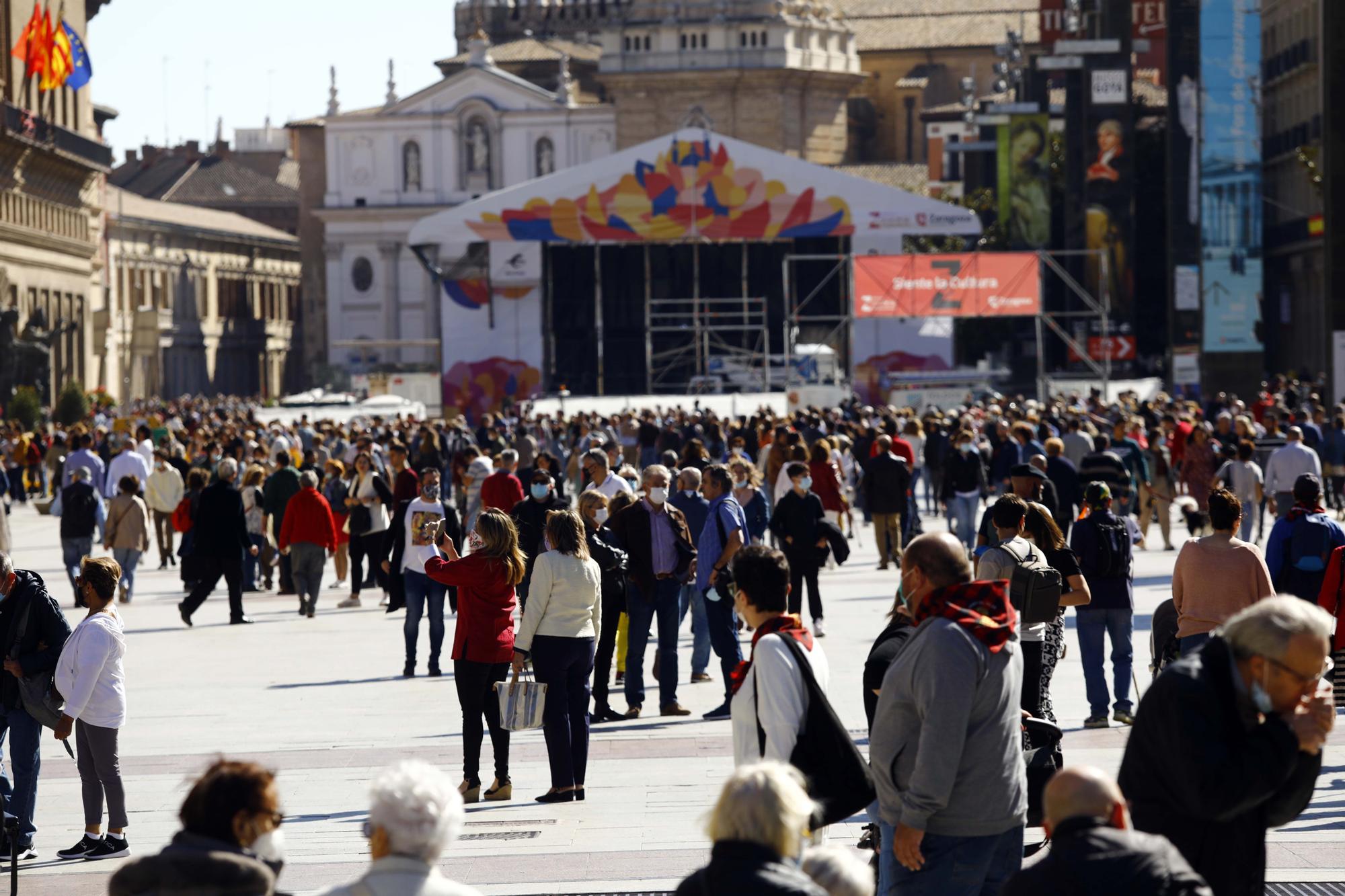 FOTOGALERÍA | Así luce la plaza del Pilar en el primer día de las fiestas