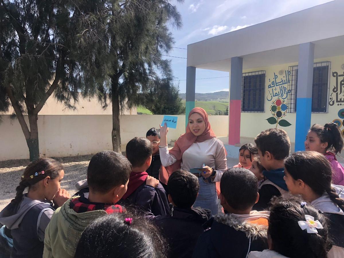 Una de las actividades educativas con escolares de Bourj Sougui.