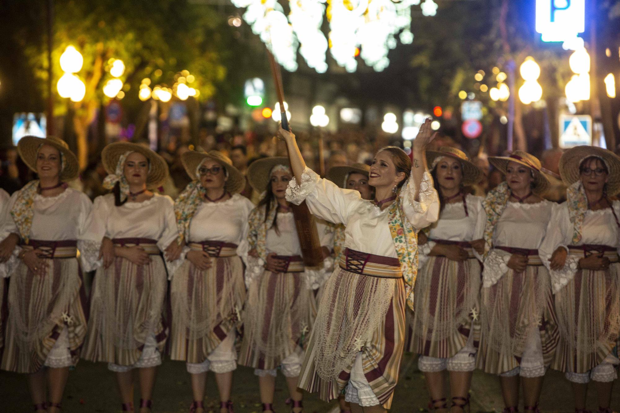 La Entrada Mora y Cristiana vuelve a desfilar por Alicante