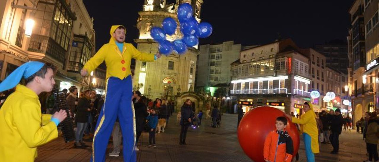 Animación en las calles de Pontevedra durante una Navidad anterior. |   // G.S.