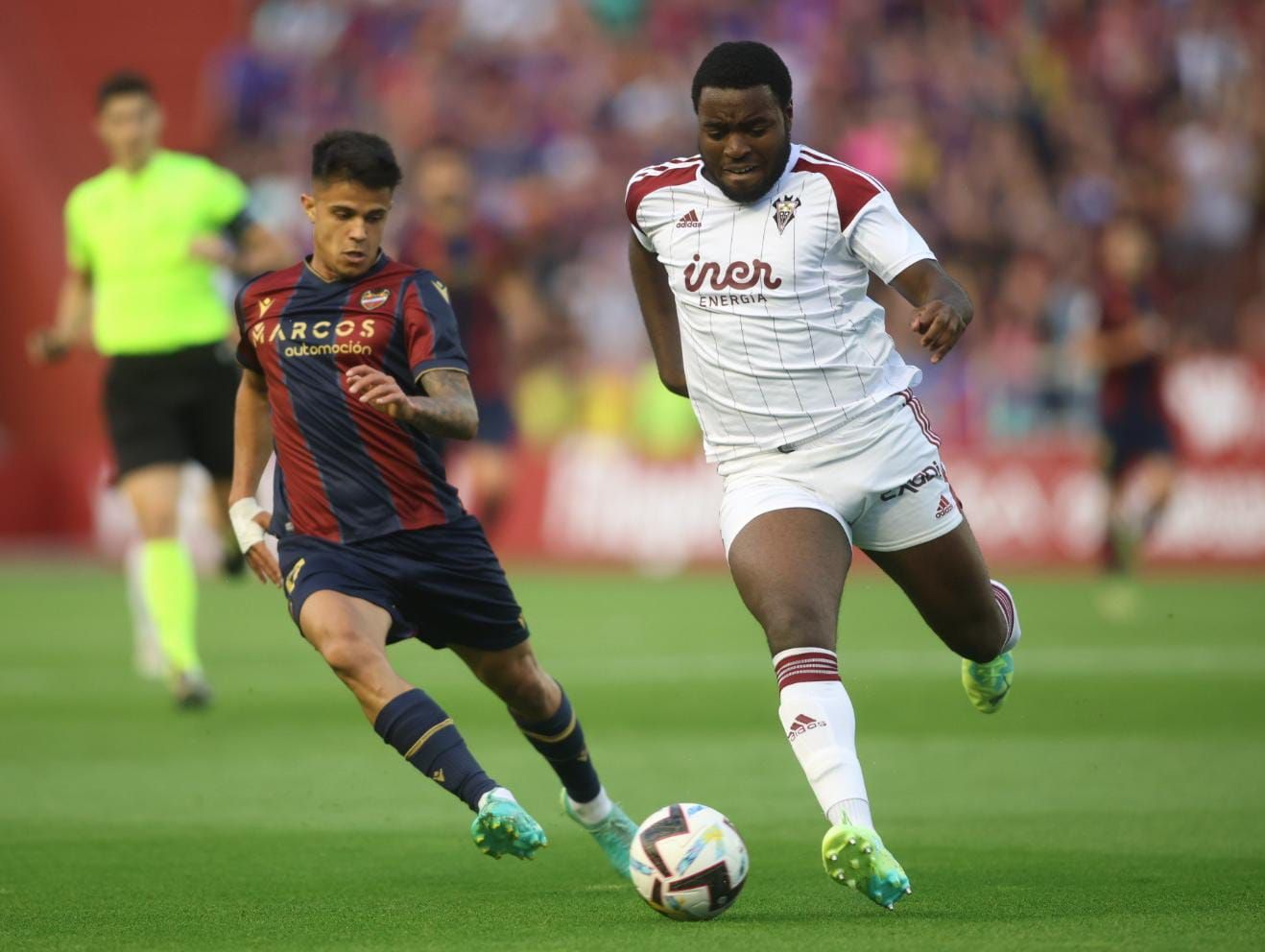 El partido entre el Albacete y el Levante UD, en imágenes