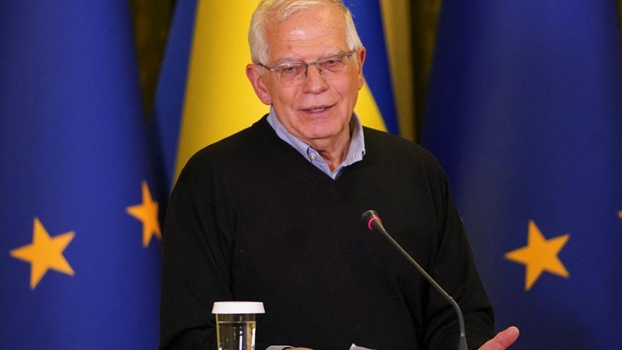 Borrell en Bucha: "Estoy muy consternado por lo que he visto, por lo que he oído y por lo que he sentido hoy"