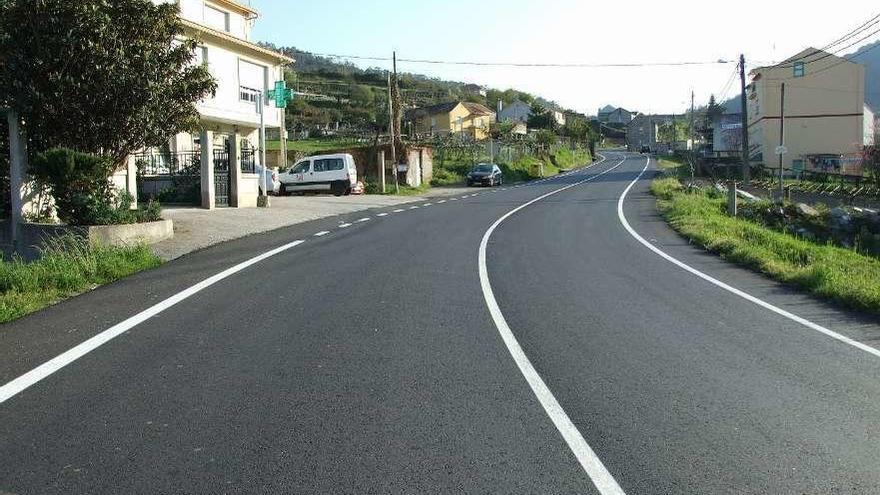 Un tramo de la carretera PO-313 donde se habilitará una senda peatonal y ciclista.  // S.A.