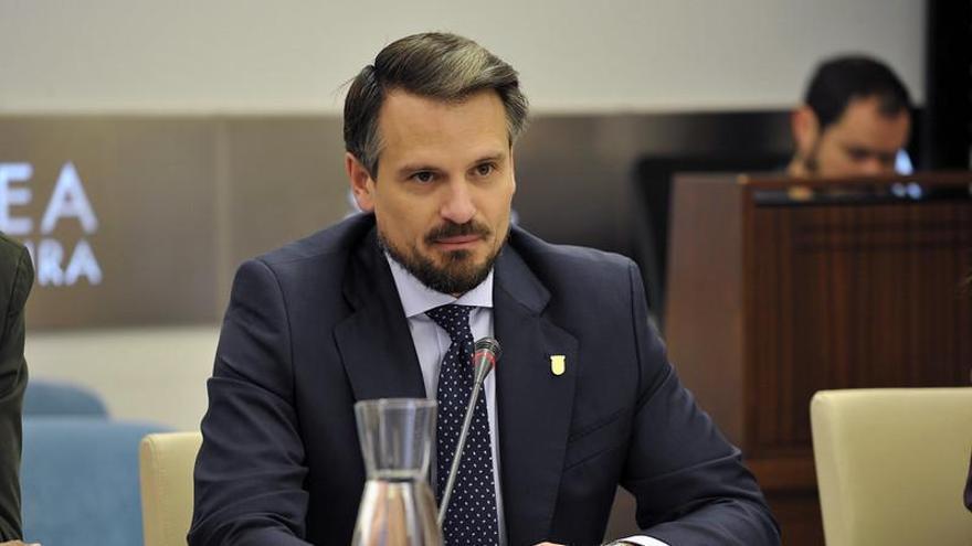 El Constitucional trata este martes, 8 de septiembre, la ley extremeña de Concordia y el vicepresidente Bautista ironiza sobre la casualidad