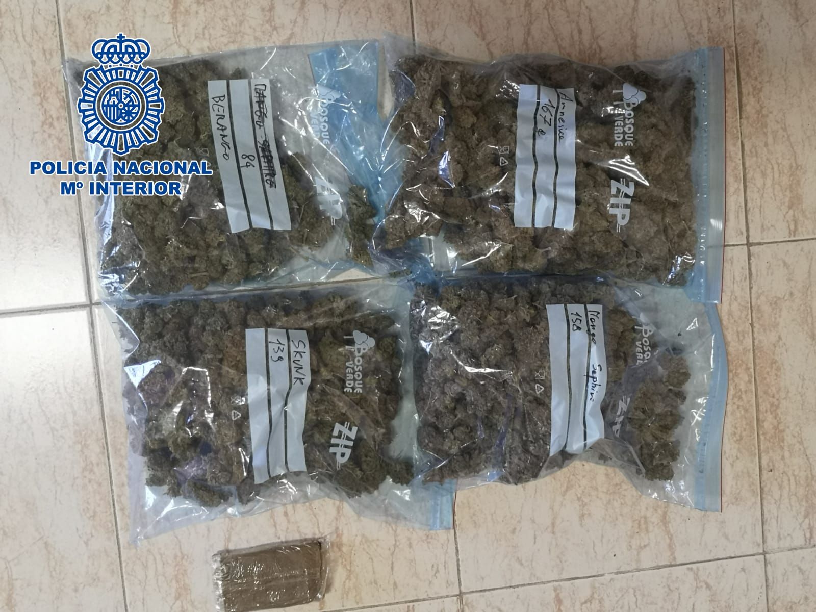 La Policía detecta por el olor en un almacén una plantación de marihuana