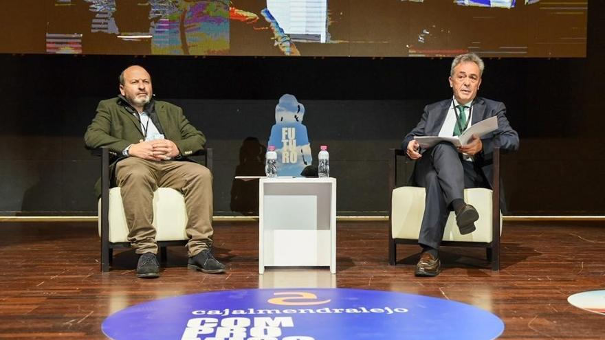 Javier Gonzalo, director de la PAC, a la derecha.