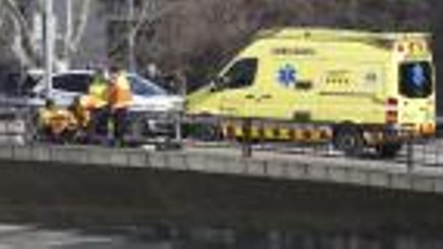 Els serveis d&#039;emergències, treballant al pont de l&#039;Areny