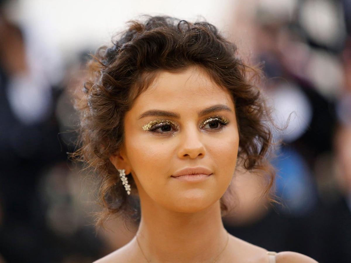 Selena Gómez Maquillaje para la Met 2018