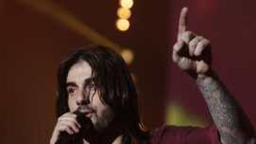 Medio millar de personas escucharon gratis a Melendi