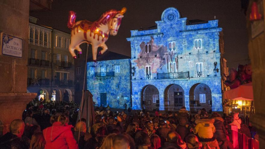 Proyección del video-mapping en la fachada del concello de Ourense, el año pasado // Brais Lorenzo