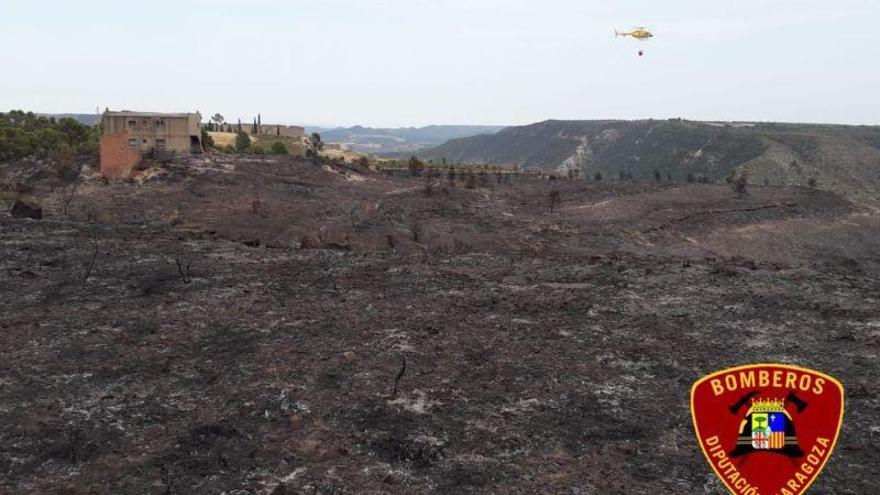 Un incendio quema 15 hectáreas de matorral en las cercanías de Mequinenza