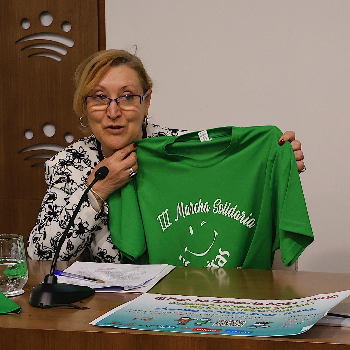 Isabel Rolán, presidenta de AOEX, en la presentación de la marcha.