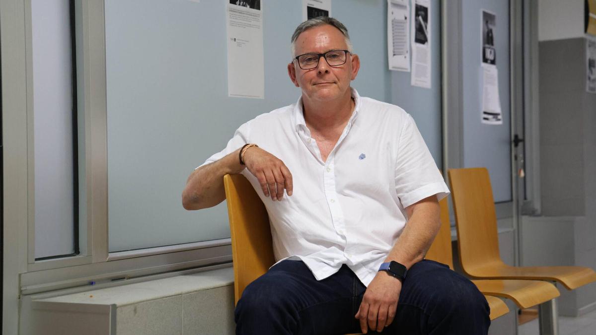 El trabajador social Juan Iglesias Fernández, en el Nicolás Peña